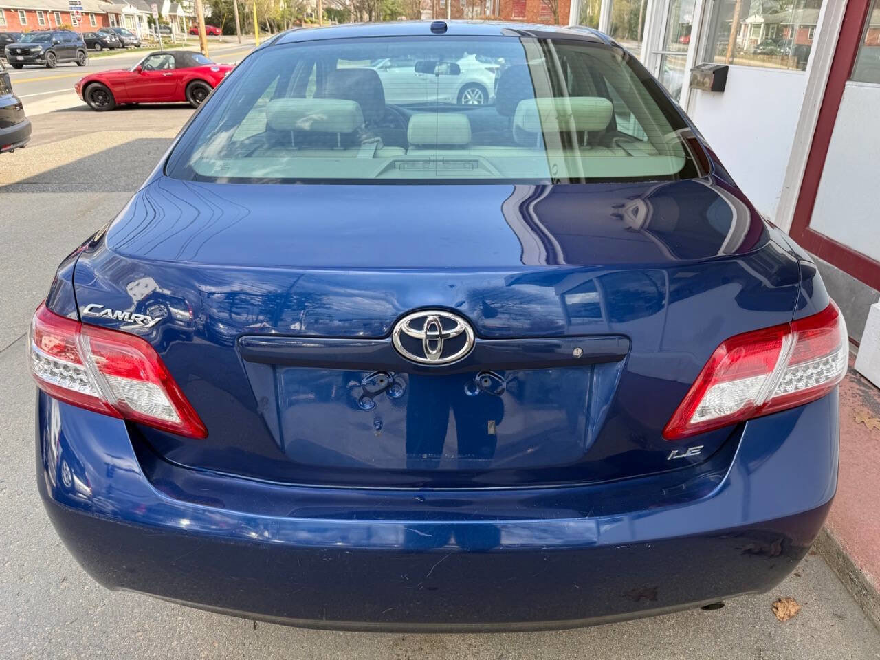Used 2011 Toyota Camry LE FWD image 8