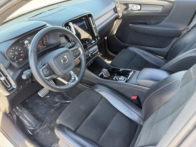 Used 2022 Volvo XC40 T5 R-Design w/ Advanced Package AWD/4WD image 19