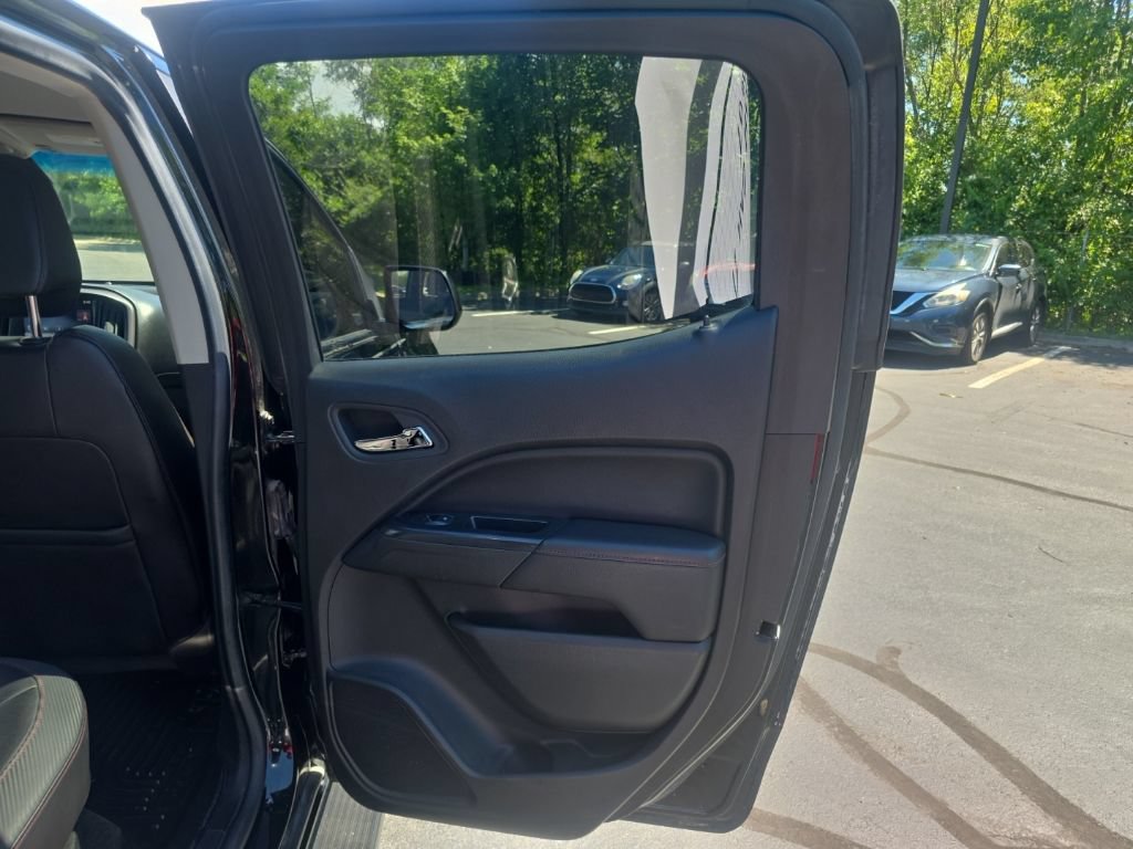 Used 2015 GMC Canyon SLE w/ All-Terrain Package AWD/4WD image 31