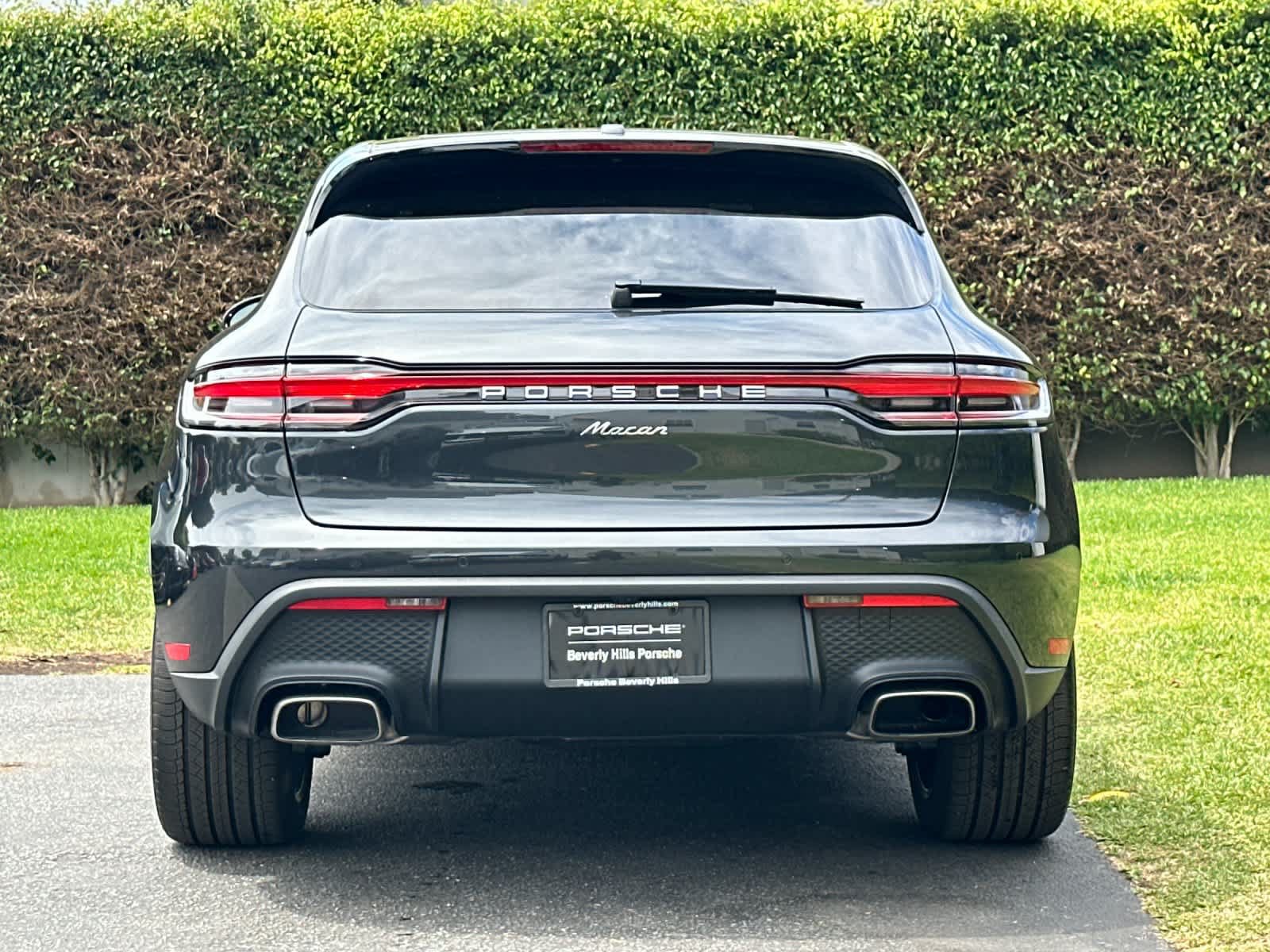 Certified 2025 Porsche Macan AWD/4WD image 7