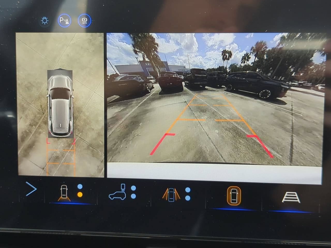 New 2027 Chevrolet Equinox LT w/ Safety and Technology Package FWD image 15