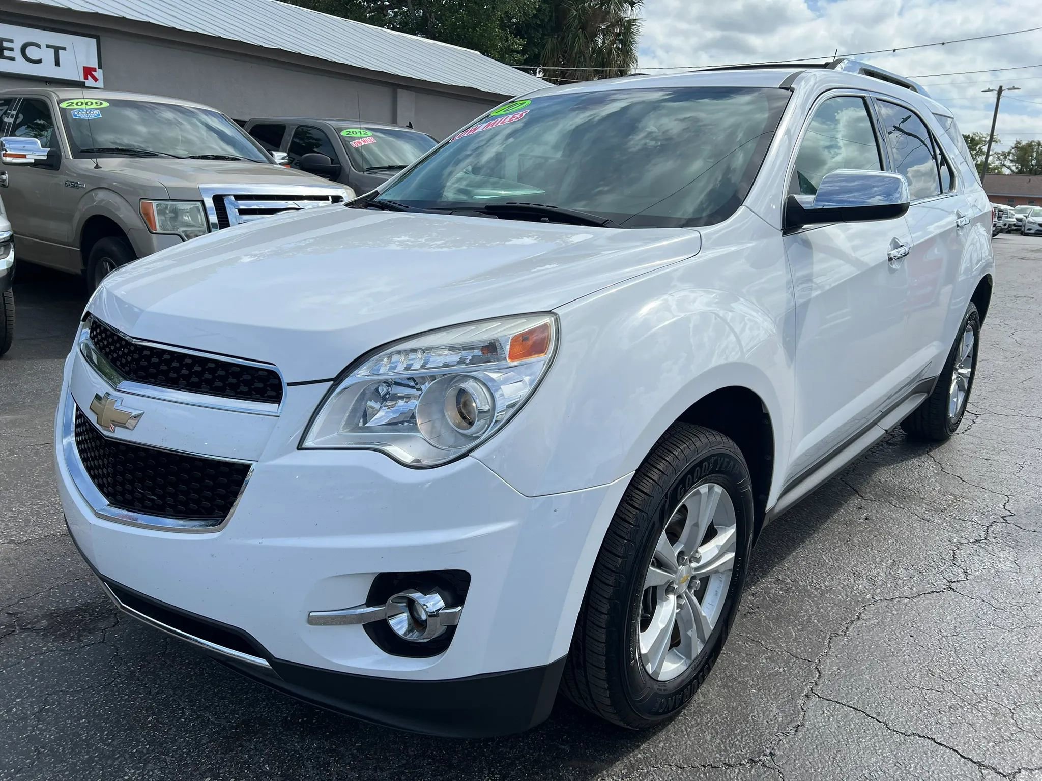 Used 2010 Chevrolet Equinox LTZ image 2