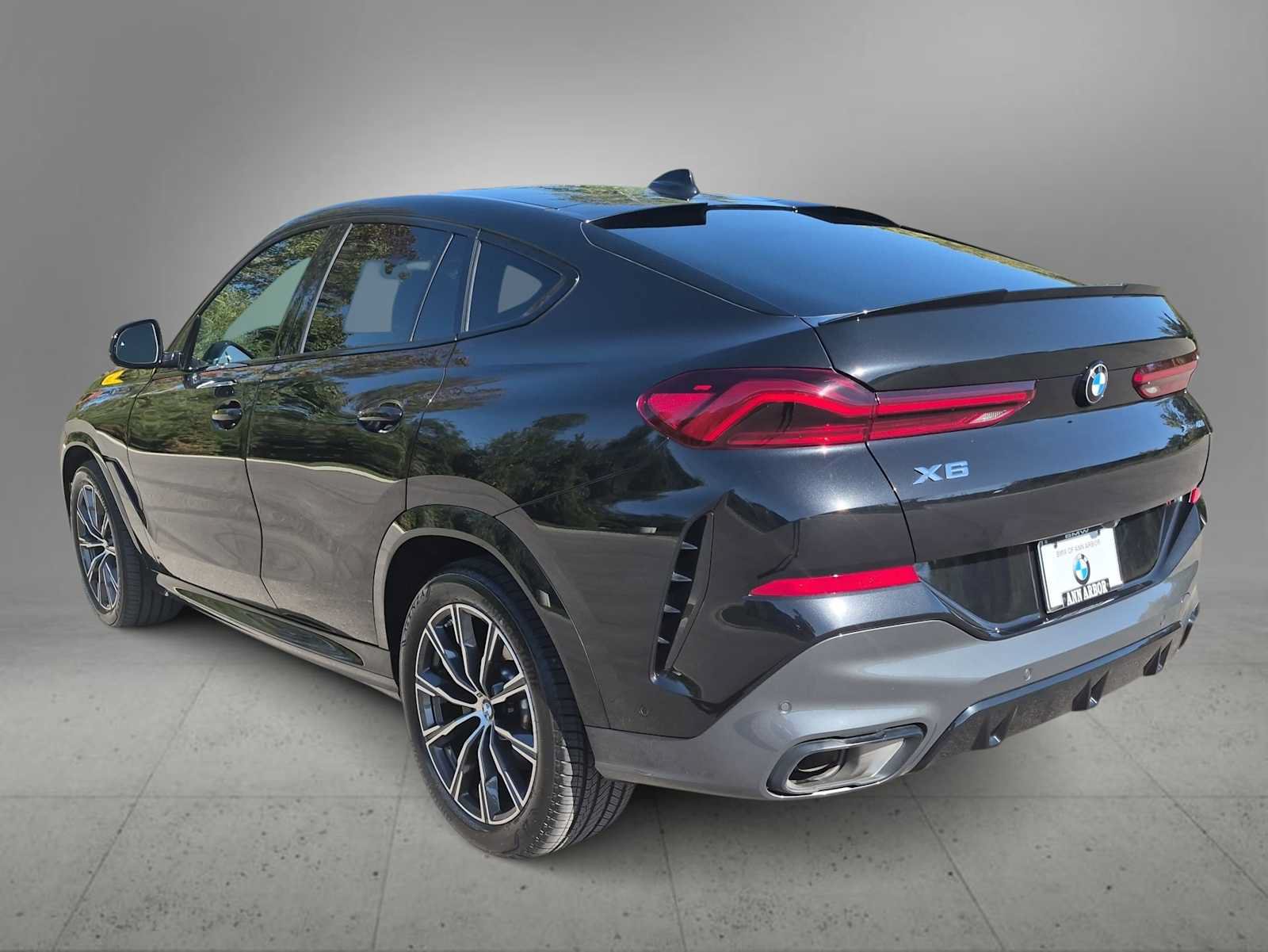 Used 2022 BMW X6 xDrive40i w/ M Sport Package AWD/4WD image 6