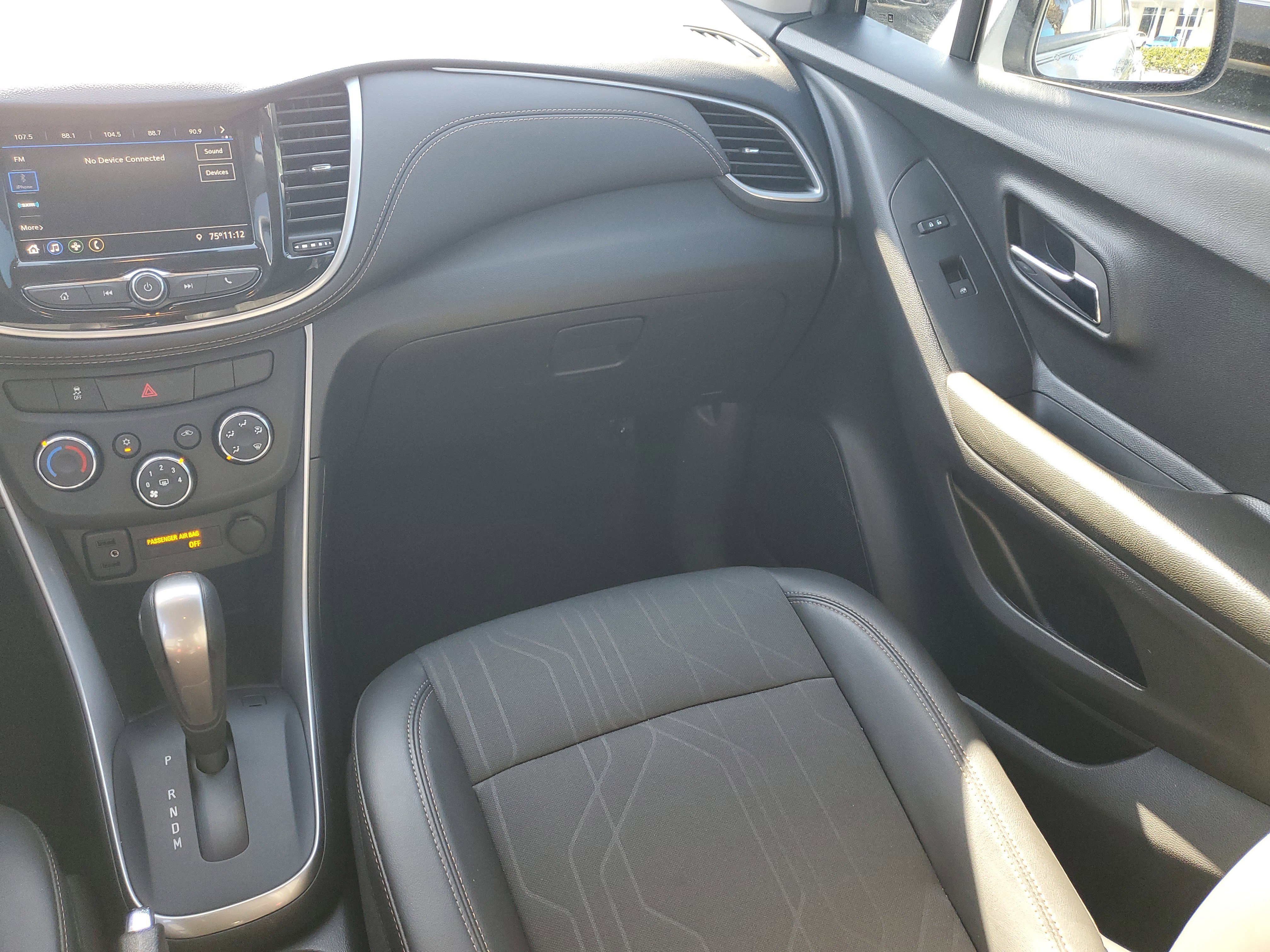 Used 2022 Chevrolet Trax LT w/ LT Convenience Package image 14