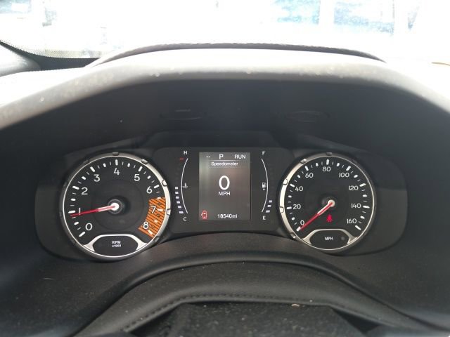 Used 2023 Jeep Renegade Latitude w/ Sun & Fun Group AWD/4WD image 13