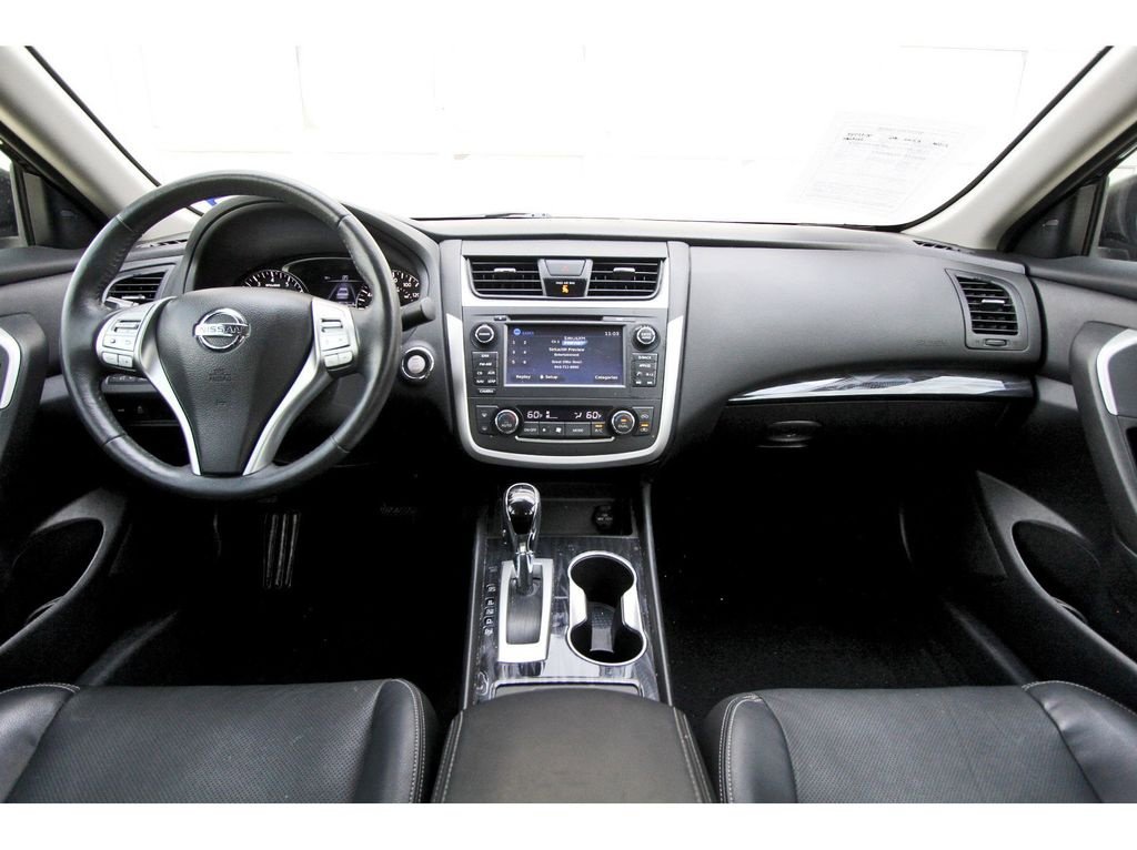 Used 2016 Nissan Altima 2.5 SL w/ 2.5 Technology w/LED Package FWD image 9