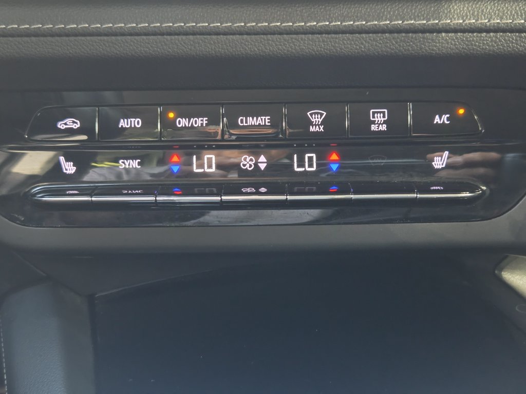 Used 2023 Buick Envision Essence w/ Sport Touring Package FWD image 20