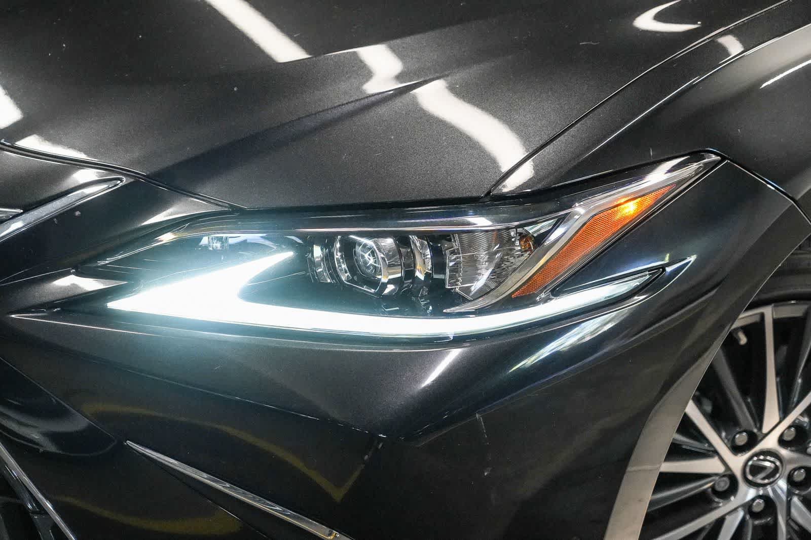 Used 2024 Lexus ES 300h w/ Premium Package FWD image 2