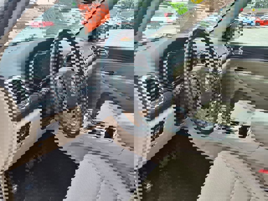 Used 2022 Jeep Grand Cherokee Laredo E AWD/4WD image 17