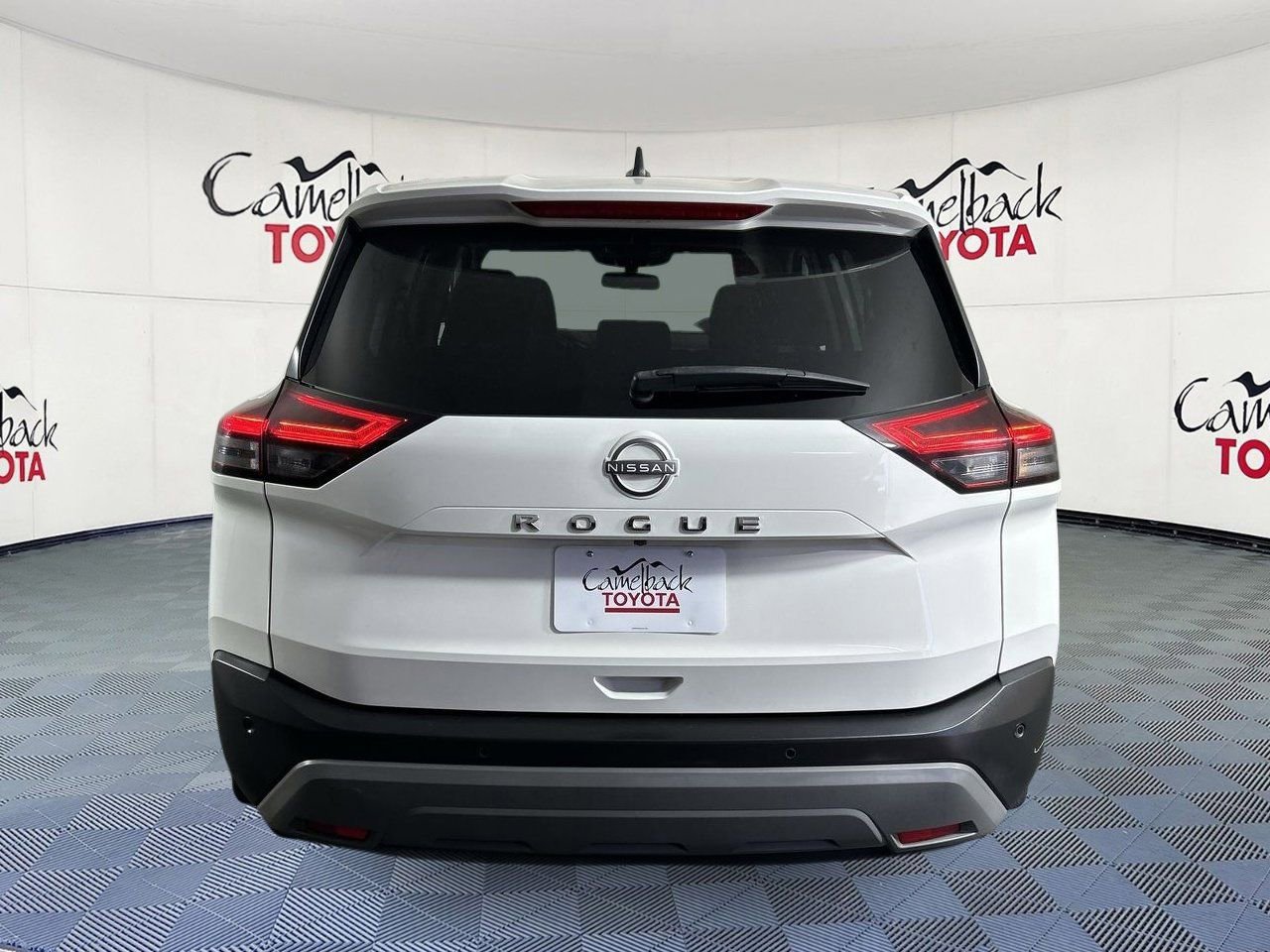 Used 2022 Nissan Rogue S FWD image 6