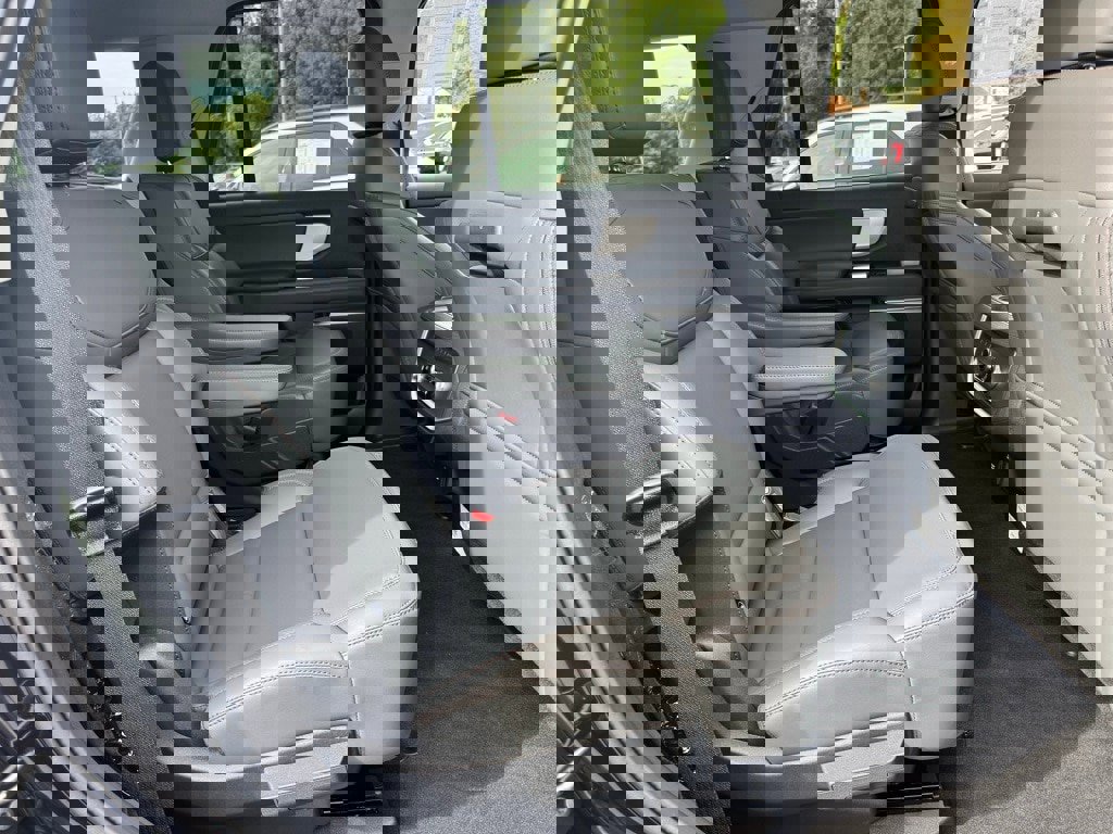 New 2025 Ford Expedition Active image 32