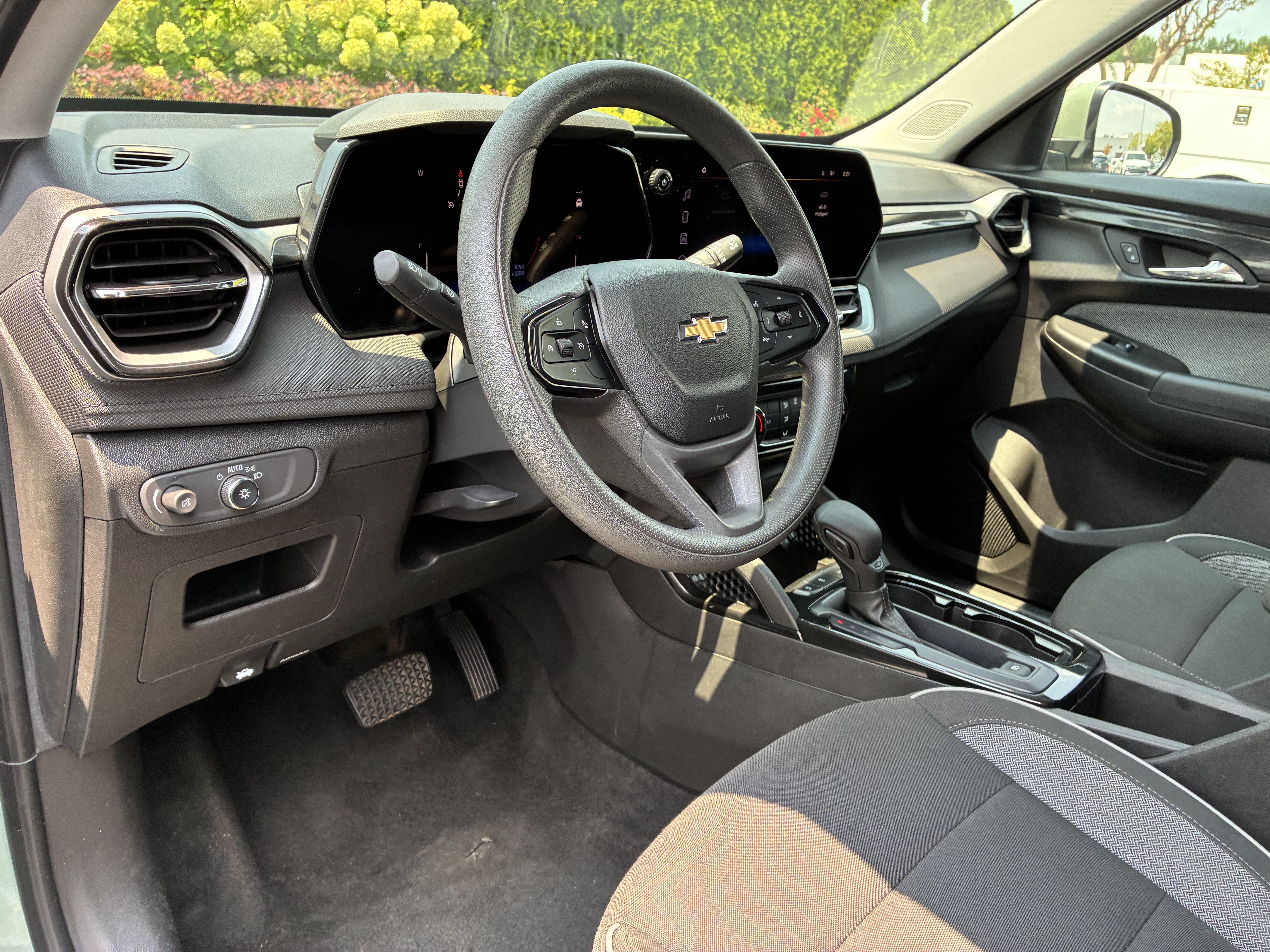 Used 2025 Chevrolet TrailBlazer LT FWD image 21