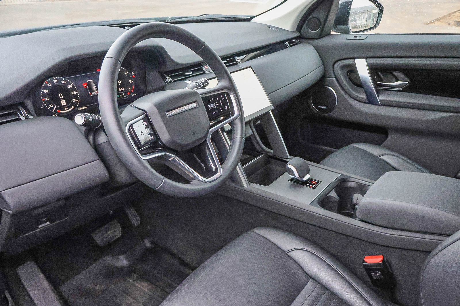 Used 2025 Land Rover Discovery Sport S image 28