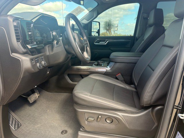 Used 2024 Chevrolet Silverado 2500 LTZ w/ LTZ Texas Edition AWD/4WD image 5