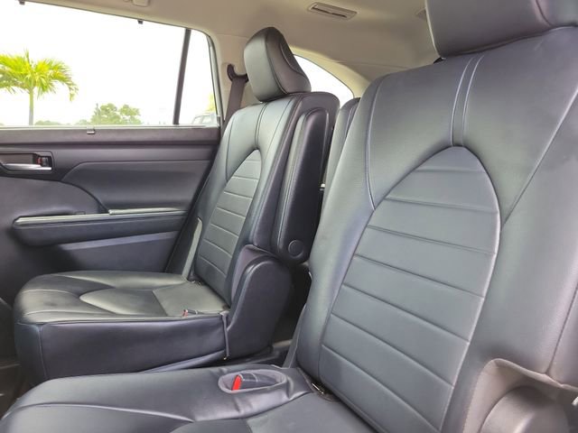 Used 2022 Toyota Highlander XLE FWD image 9