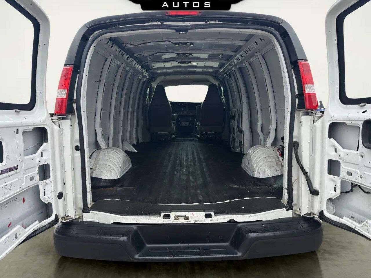 Used 2020 Chevrolet Express 2500 Extended w/ Driver Convenience Package RWD image 12