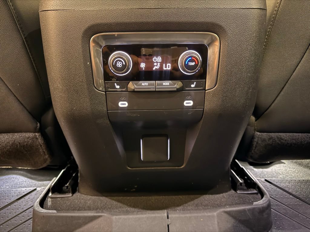 Used 2024 Chevrolet Suburban RST w/ Luxury Package AWD/4WD image 33