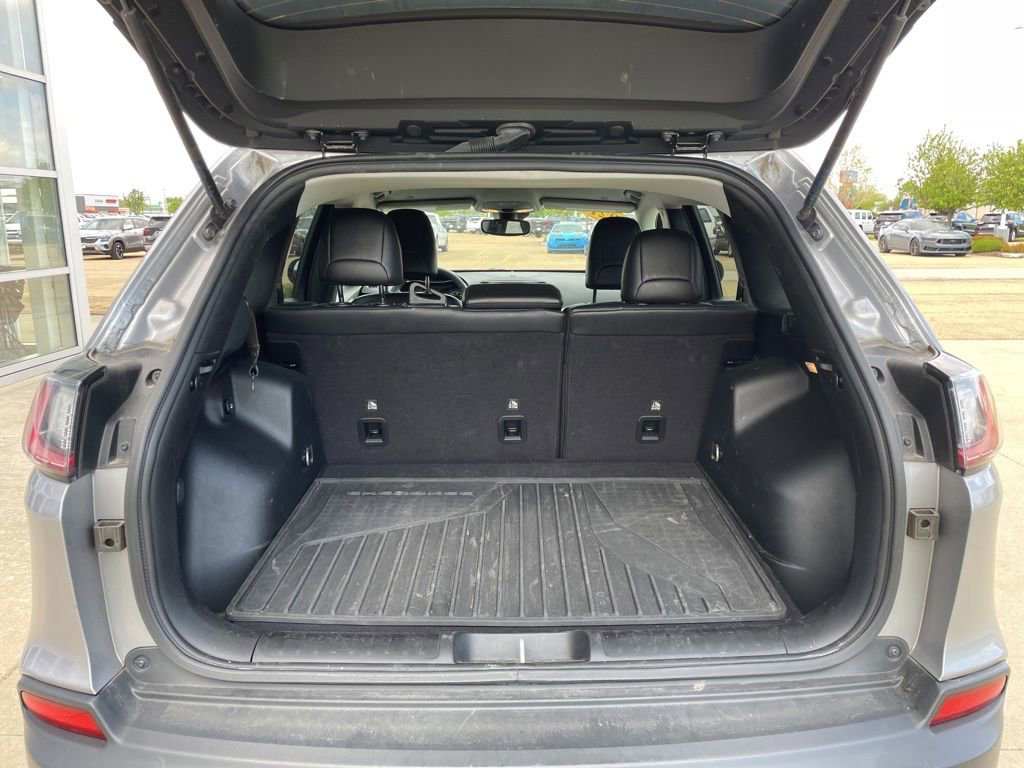 Used 2021 Jeep Cherokee Latitude Plus AWD/4WD image 13