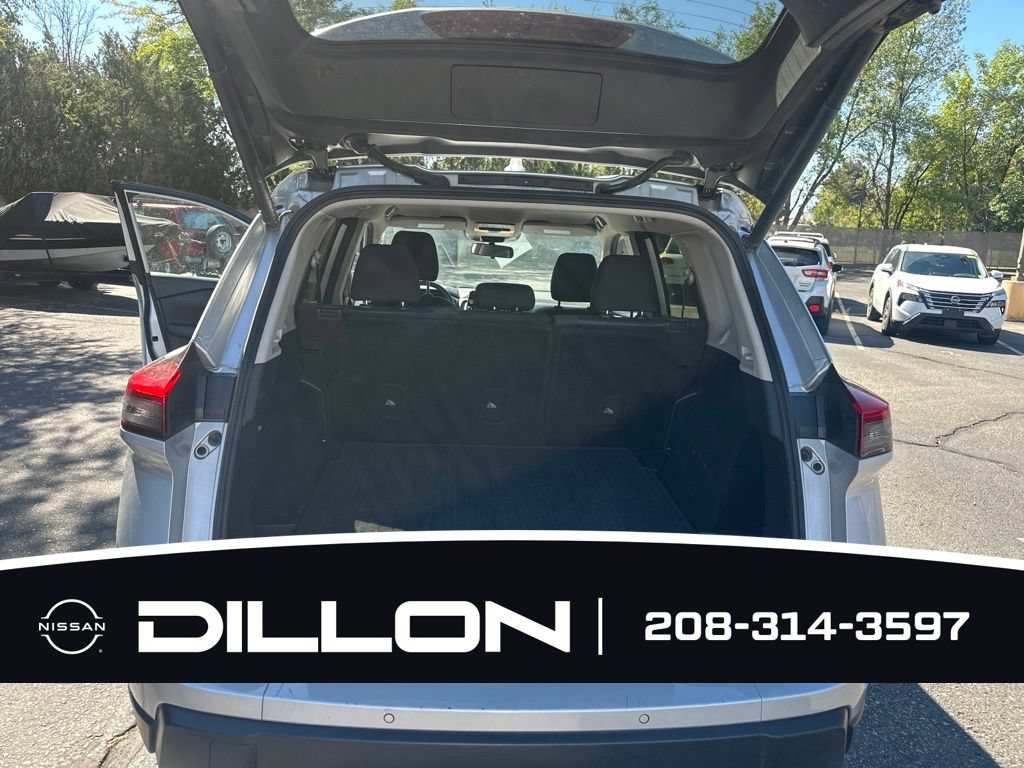 Used 2025 Nissan Rogue SV AWD/4WD image 7