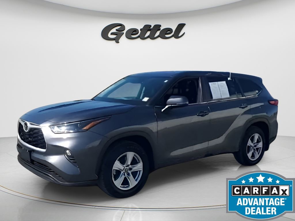 Used 2023 Toyota Highlander LE image 4