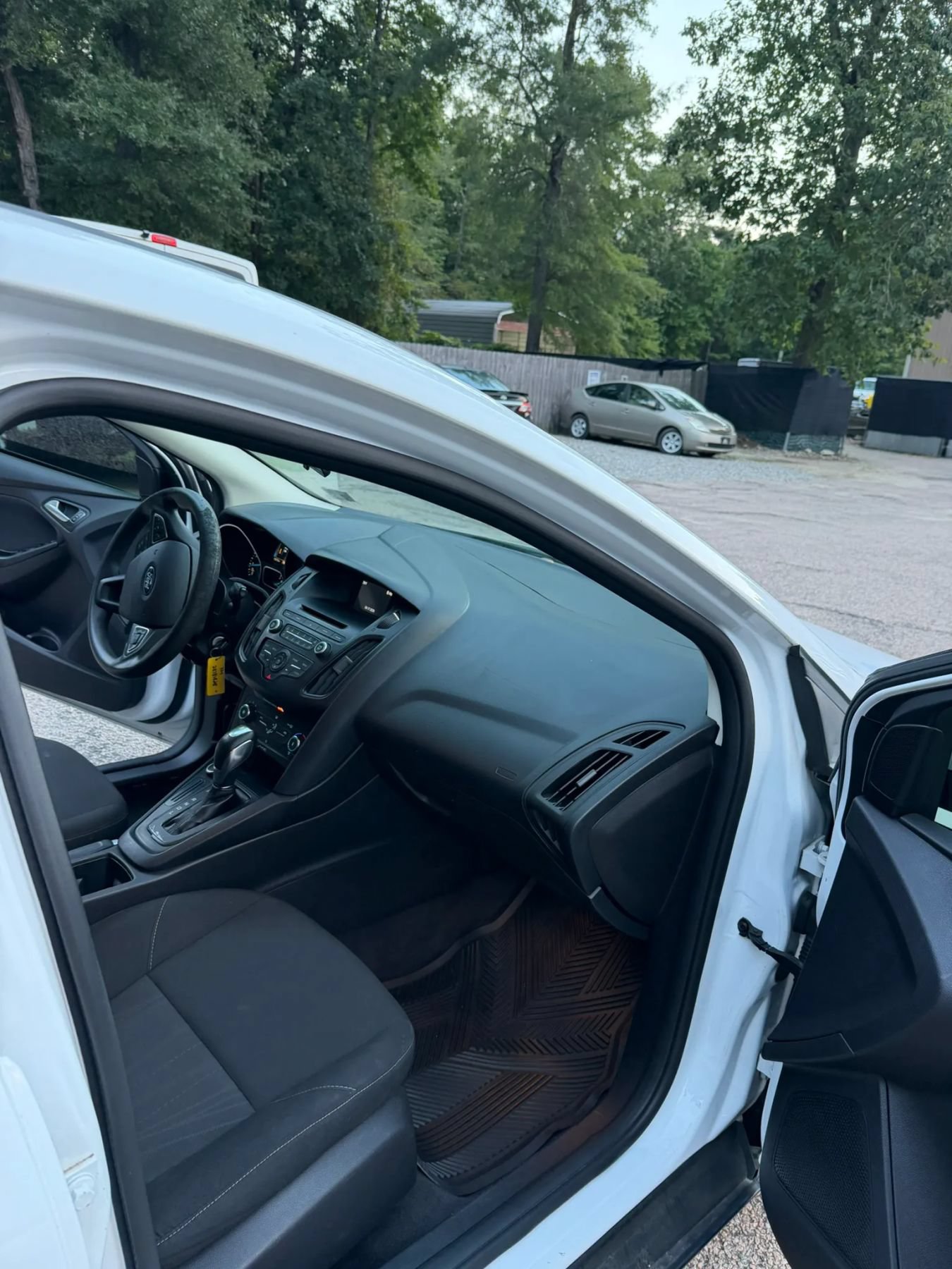 Used 2015 Ford Focus SE FWD image 14