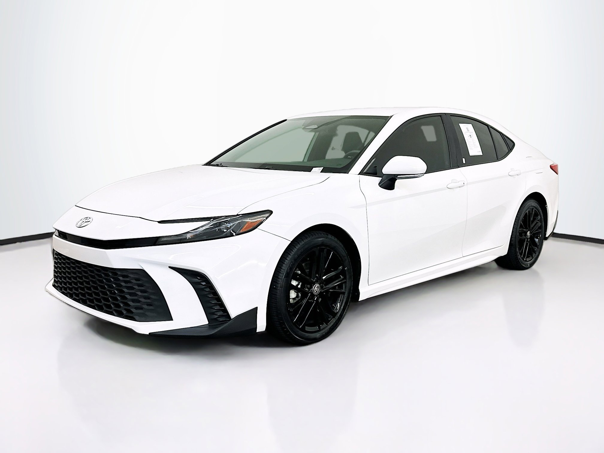 Used 2025 Toyota Camry SE FWD image 3