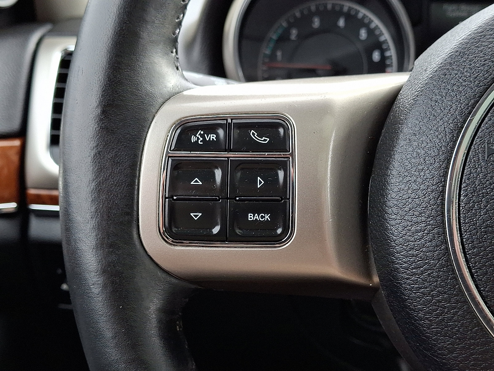 Used 2012 Jeep Grand Cherokee Limited AWD/4WD image 23