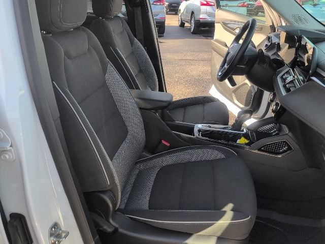 Used 2025 Chevrolet TrailBlazer LT w/ LT Cold Weather Package FWD image 36