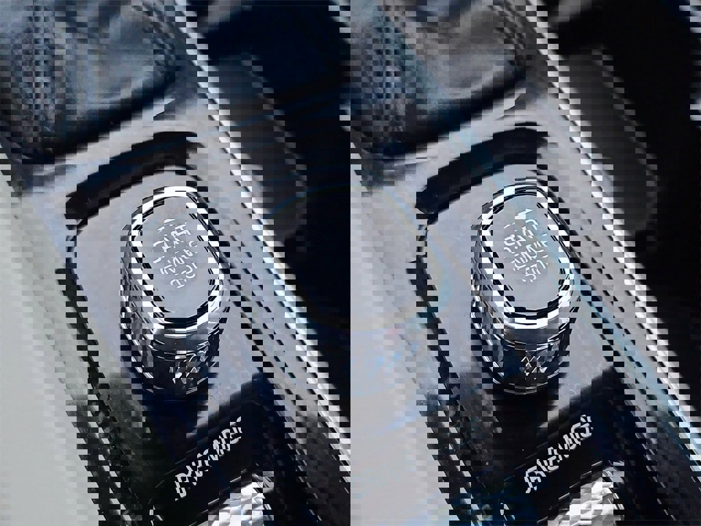 Used 2020 Volvo S60 T6 Momentum w/ Protection Package Premier image 24