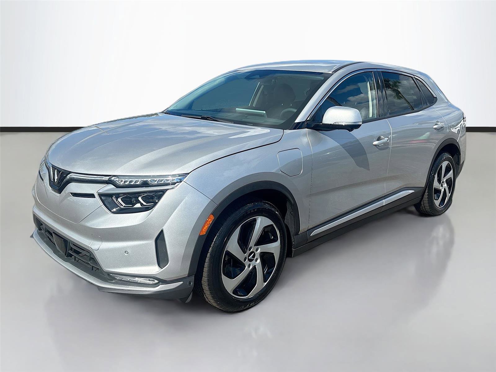 New 2025 VinFast VF 8 Eco AWD/4WD image 3