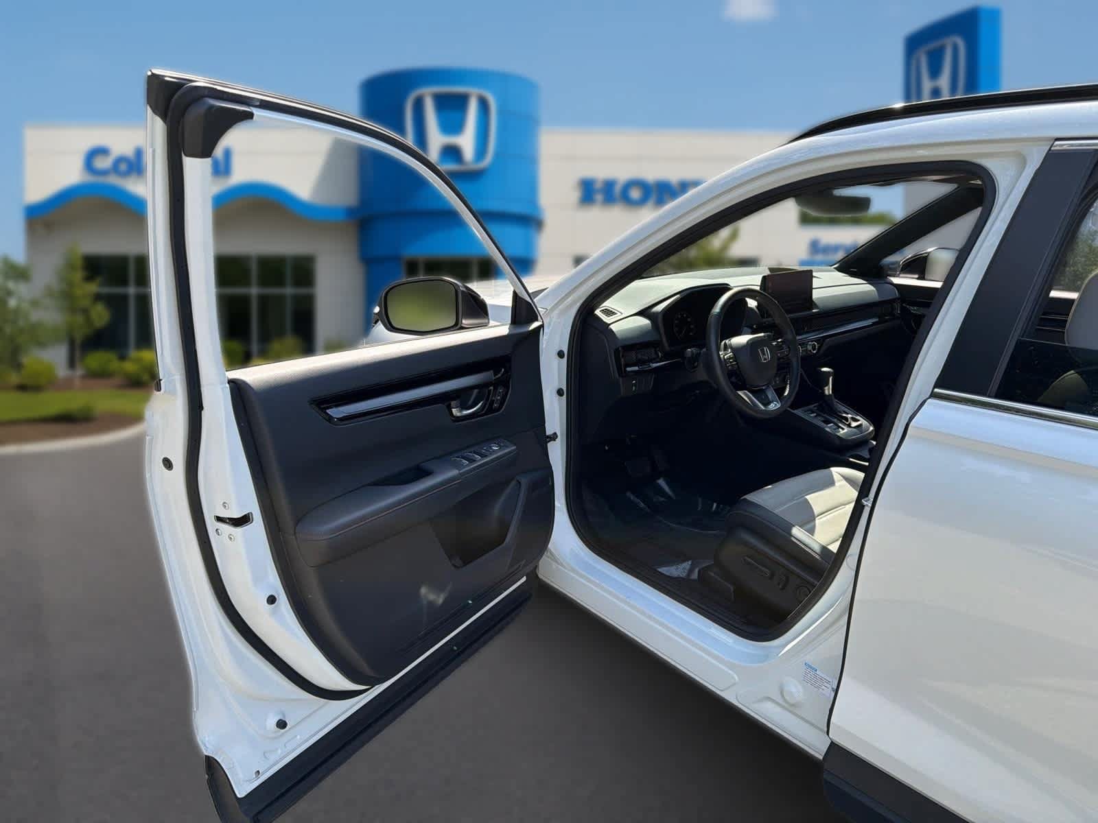 Used 2024 Honda CR-V Sport Touring image 11