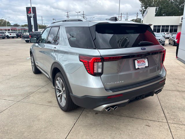 Used 2025 Ford Explorer Platinum w/ Ultimate Package AWD/4WD image 7