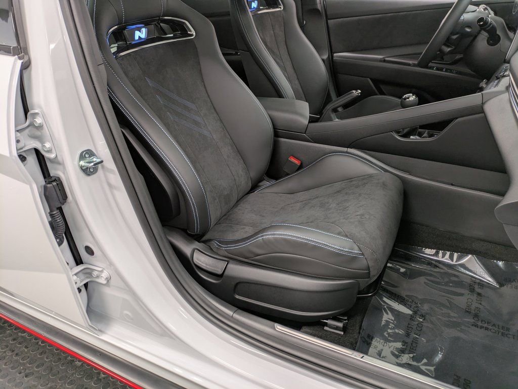 Used 2025 Hyundai Elantra N Base image 28