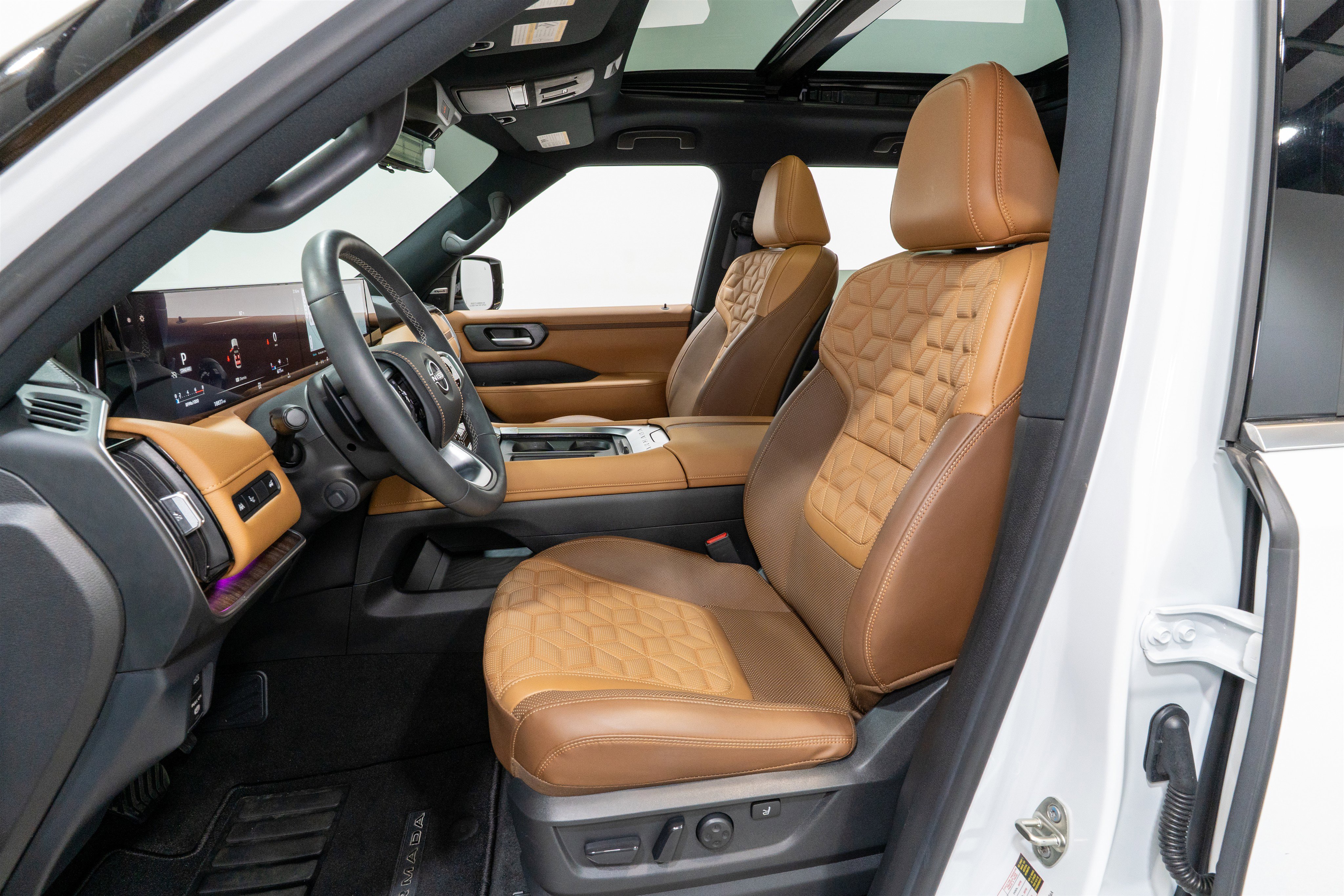 Used 2025 Nissan Armada Platinum Reserve AWD/4WD image 17