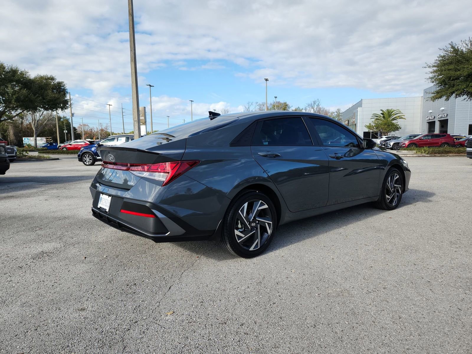 Used 2025 Hyundai Elantra SEL image 3