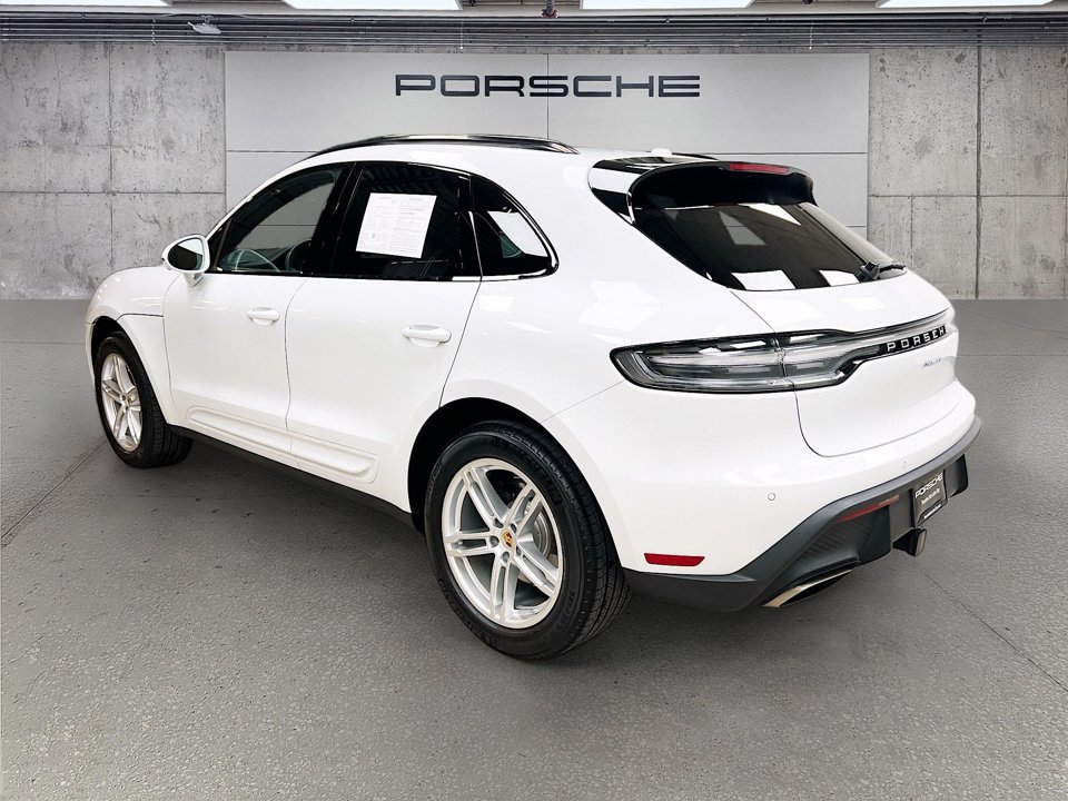 Certified 2026 Porsche Macan AWD/4WD image 3