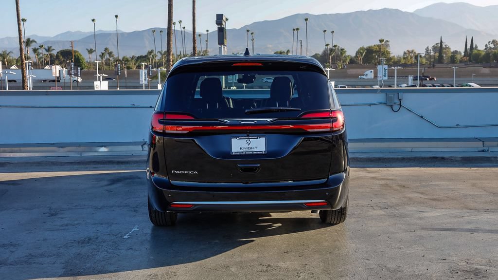 New 2027 Chrysler Pacifica Select FWD image 8