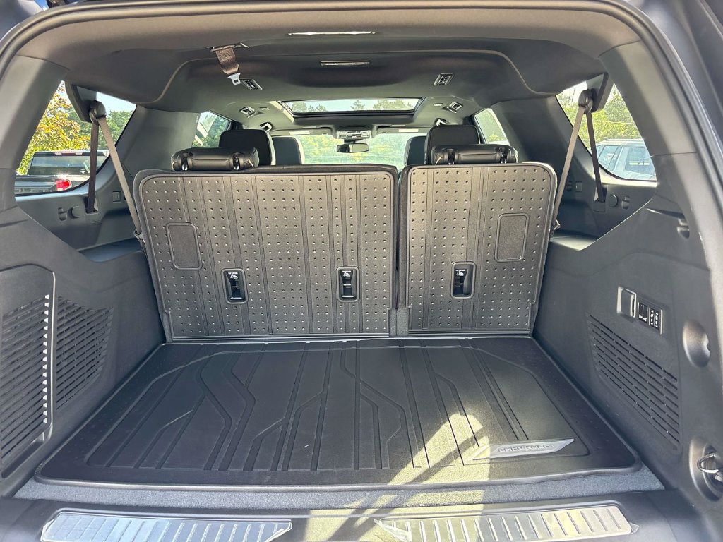 New 2026 Chevrolet Suburban Premier w/ Sun And Tow Package AWD/4WD image 5