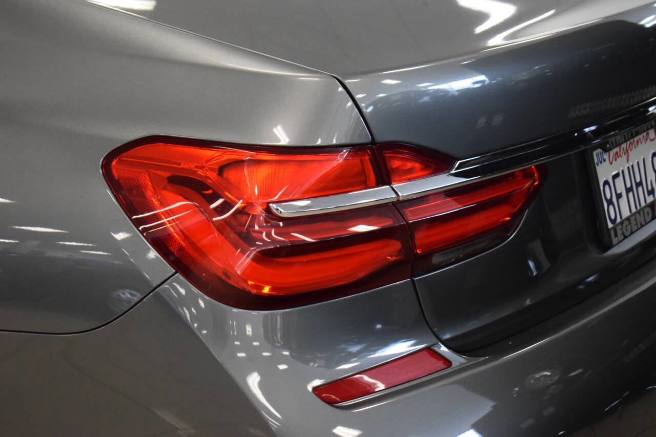 Used 2018 BMW 750i image 19