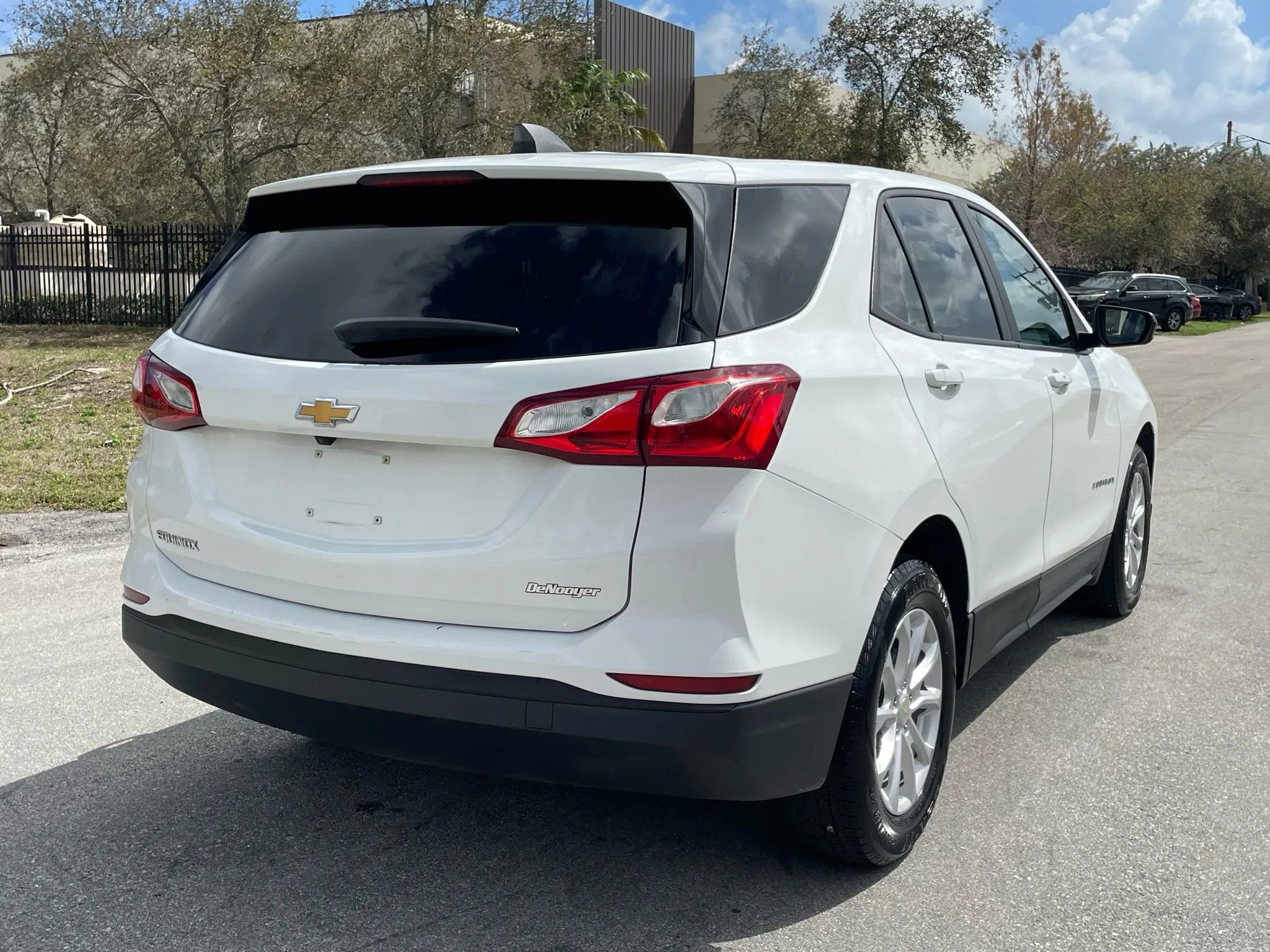 Used 2021 Chevrolet Equinox LS w/ LS Convenience Package FWD image 9
