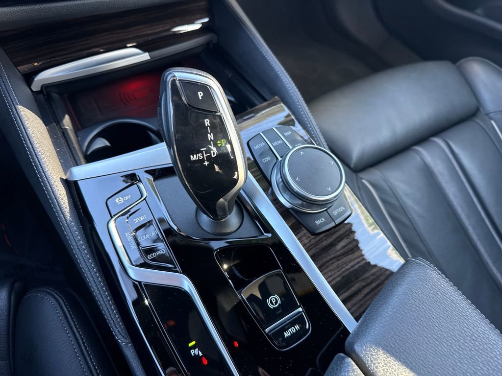 Used 2021 BMW M550i xDrive image 24