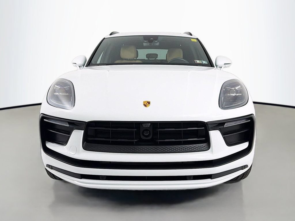 Certified 2023 Porsche Macan AWD/4WD image 6