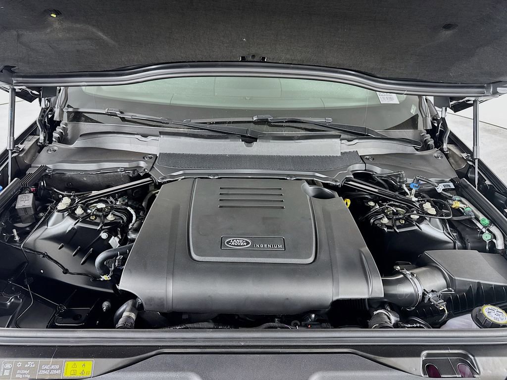 New 2025 Land Rover Discovery S image 30