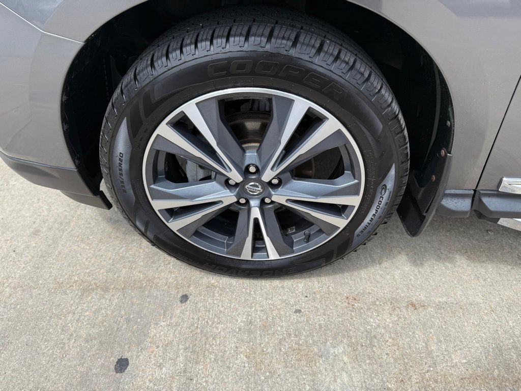Used 2019 Nissan Pathfinder Platinum AWD/4WD image 12