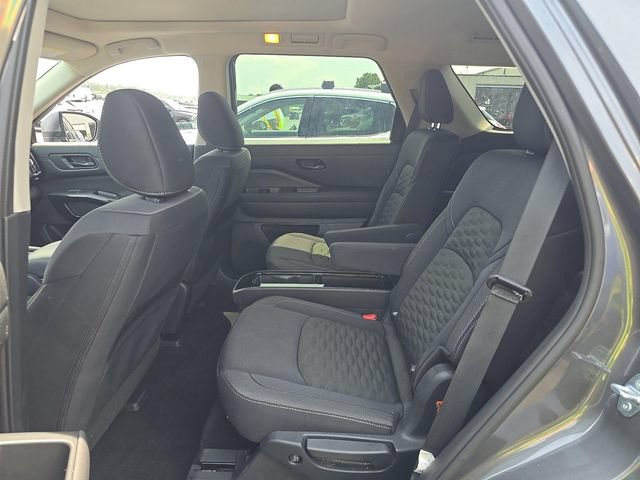 Used 2025 Nissan Pathfinder SV w/ SV Premium Package FWD image 11