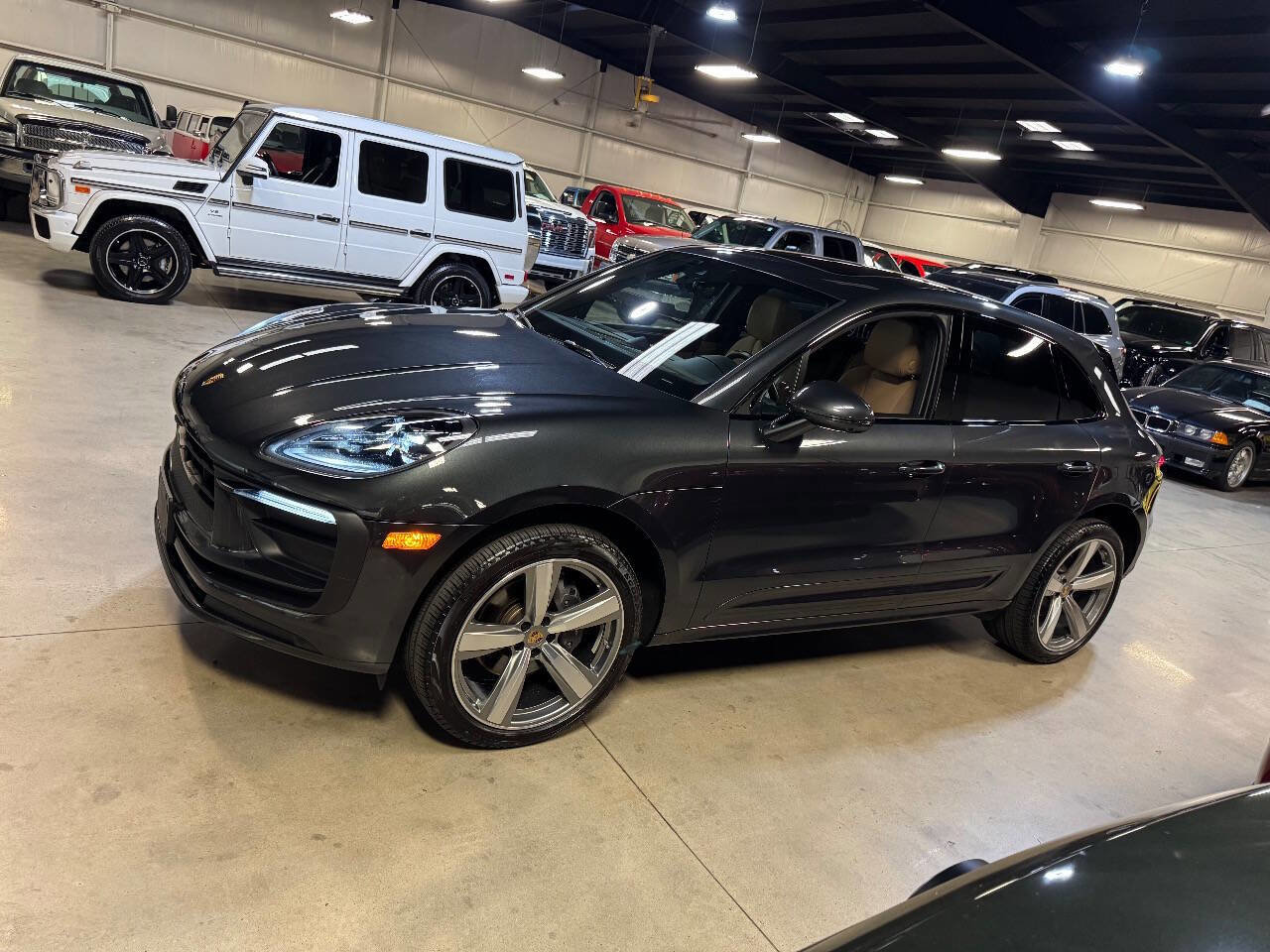 Used 2024 Porsche Macan w/ Premium Plus Package image 6