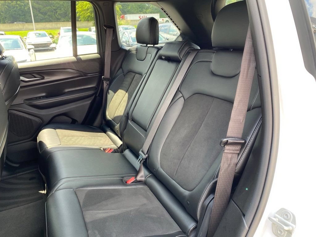 Used 2023 Jeep Grand Cherokee Altitude AWD/4WD image 25