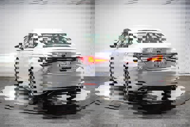 Used 2019 Lexus ES 350 image 2