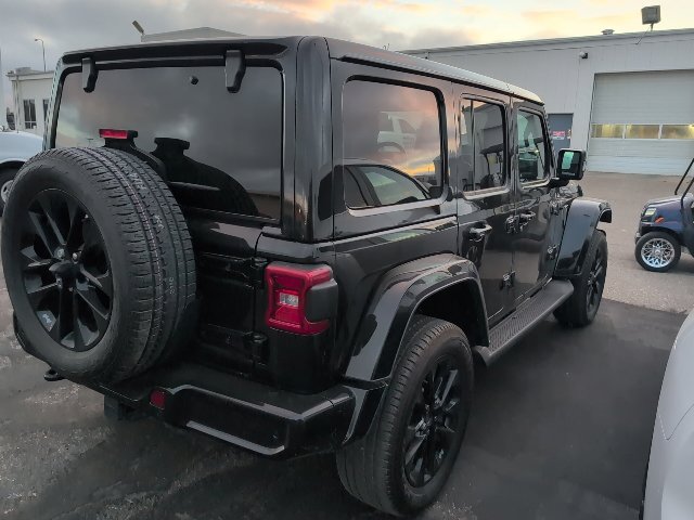 Used 2022 Jeep Wrangler Unlimited Sahara AWD/4WD image 2