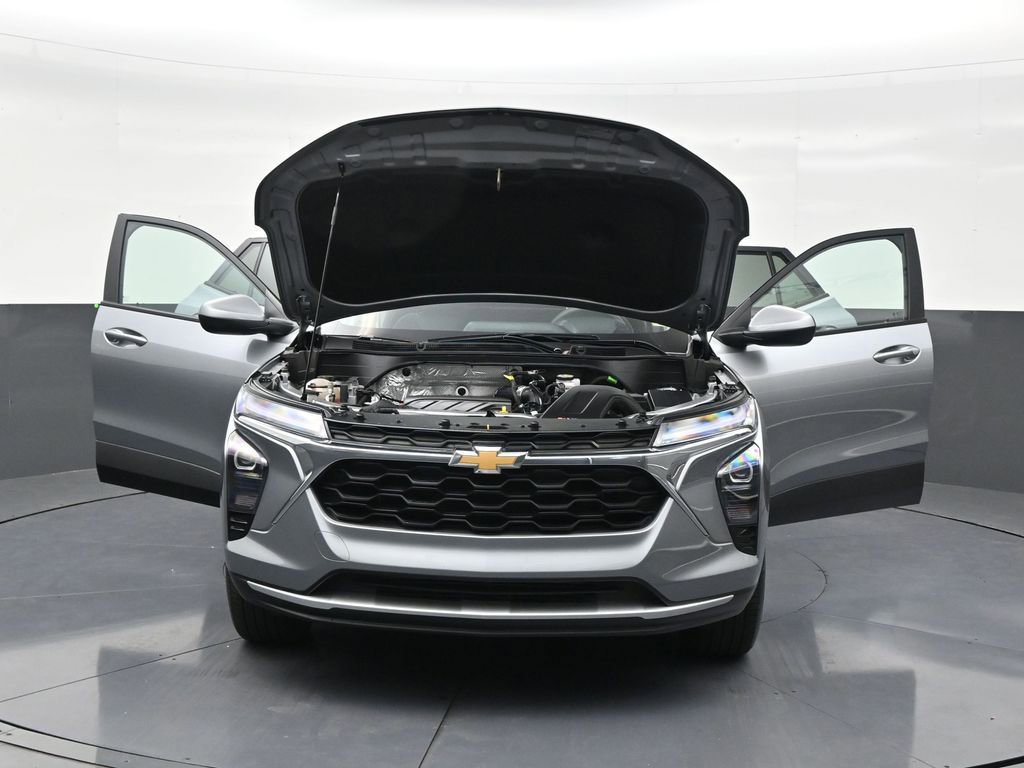 Used 2025 Chevrolet Trax LT FWD image 34